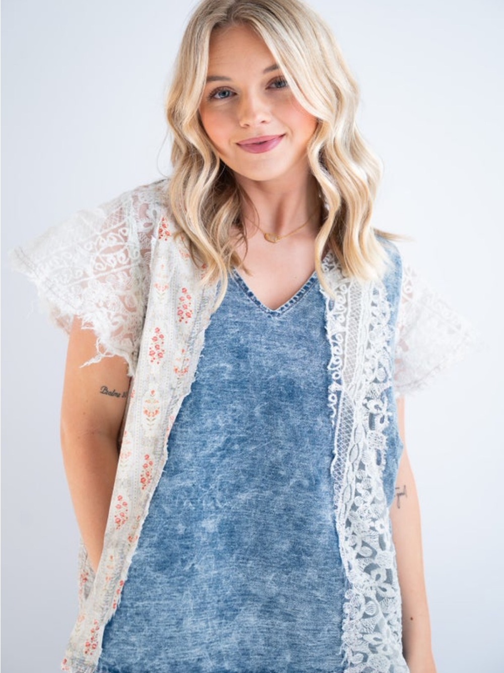 POL Fading Denim Lace Patchwork Top Size Large